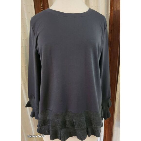 Avec sweatshirt/ sweater with ruffled sleeves and hem - Picture 1 of 9